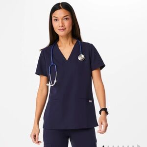 Casma Three-Pocket Scrub Top
